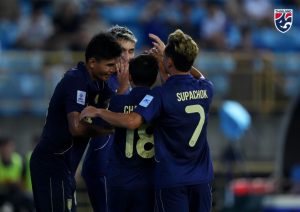 Trực tiếp Đ&agrave;i Loan TQ 1-5 Th&aacute;i Lan: Teerasak ho&agrave;n tất c&uacute; hat-trick-722151