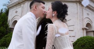 Quang Vinh và Mũ Linh Trích Quà Cứu Trợ Khẩn Cấp Cho Người Dân Vùng Bão Lũ