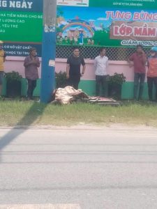 Tr&ecirc;n đường đi đ&oacute;ng viện ph&iacute; cho mẹ, người phụ lao xe v&agrave;o cột điện, tử vong tại chỗ: 7 gi&acirc;y thương t&acirc;m- Ảnh 1.