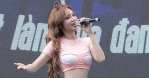 Áo Gây Tranh Cãi Của Ninh Dương Lan Ngọc: Ranh Giới Giữa Gợi Cảm Và Phản Cảm