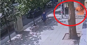 Nam thanh niên tự thiêu giữa đường phố, nhân chứng kịp thời cứu sống trước khi lửa bùng phát