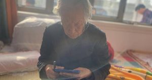 Khám Phá Nguyên Nhân Nhà Lầu Vắng Lặng: Câu Chuyện Thực Tế Về Cuộc Sống Của Người Già