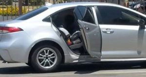 Con trai tử vong thương tâm khi bị xe tải đâm vào cửa sổ ô tô