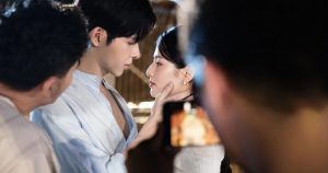 Denis Đặng tiết lộ cảnh nóng với Việt Hương, gây sốt vì… ném đá!