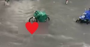 Cảnh Đẹp Chấn Động Trong Trận Mưa Ngập Lịch Sử Ở Hà Nội Hôm Qua!