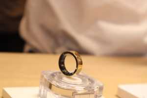 Khám Phá Galaxy Ring: Nhẫn Thông Minh Đầu Tiên Tích Hợp Galaxy AI, Giá Chỉ 9,99 Triệu!