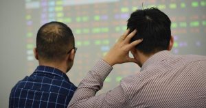 Thị Trường Chứng Khoán Trượt Dốc: Tiền Đổ Vào Giảm Mạnh