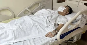 "Ca sĩ Hoàng Phúc Nhập Viện: Cập Nhật Tình Hình Sức Khỏe Mới Nhất"