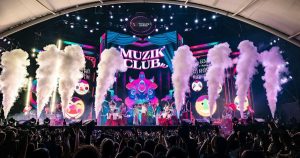 Khám Phá Combo Đặc Quyền Của Tân Sinh Viên Trường Đại Học Thăng Long: Nhạc Hội Quẩy, Quà Xinh Và Trải Nghiệm Cuộc Thi Hấp Dẫn!