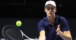 Sinner ngã ngục Djokovic ở bán kết Six Kings Slam 2025