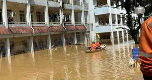 Trường Đại Học Ngập Trong Nỗi Lo: Cô Lập Giữa Đêm”