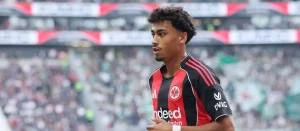 "Manchester United tranh giành Nathaniel Brown từ Eintracht Frankfurt"