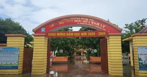 "Bất ngờ trường tự nguyện: Phụ huynh vẫn phải đóng 312.000 đồng?"