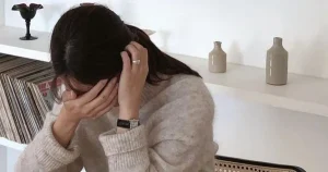 "28 Tuổi, Lương 30 Triệu nhưng Nợ 800 Triệu: Làm Sao Thoát Khỏi?"