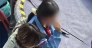 "Nữ sinh bất ngờ bị bắn tên trúng mặt trong hội thi thể thao"