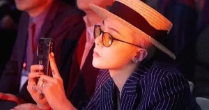 "Giáo sư cơ khí tự sáng tác 200 bài hát và bay hát bằng chuyên cơ"