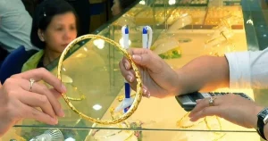 Vàng thế giới tăng mạnh, giá vàng hôm nay 25