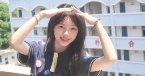 "Phụ huynh Hải Phòng tranh cãi khi con gái lớp 10 trang điểm điệu đà"