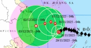 "Bão số 15 giật mạnh cấp 14: Đổi hướng liên tục, di chuyển chậm"