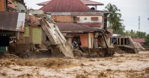 "Lũ lụt Indonesia: 174 người thiệt mạng, thi thể chôn tập thể"