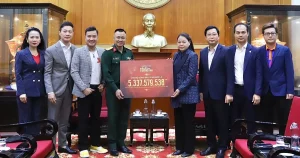 "Tôi! Người Việt Nam" tặng 5,3 tỷ đồng ủng hộ đồng bào bão lũ