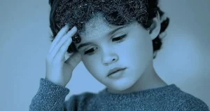 "Chấn Thương Thời Thơ Ấu: Định Hình Phản Ứng Với Nỗi Đau"