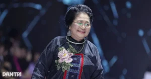 NSƯT Kim Xuyến 80 tuổi tỏa sáng trong màn trình diễn thời trang