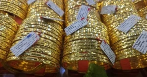 Giá vàng SJC và nhẫn giảm mạnh sáng 5