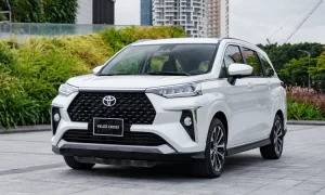 Toyota Veloz Cross Hybrid ra mắt: Giá 471 triệu, cạnh tranh Xpander!