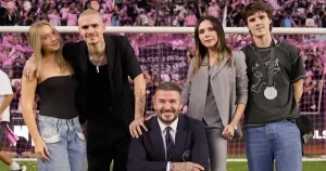 "Nhà Beckham ăn mừng cúp vô địch: Tiểu thư Harper tỏa sáng"