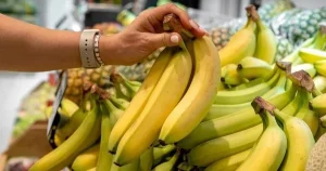 "Bí quyết chọn chuối ngon: Không chỉ dựa vào màu sắc!"