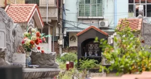 "Nhà gần nghĩa trang, giá rẻ hơn 30%