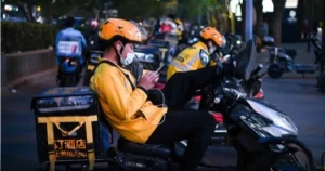 "Nghề Shipper: Đắt Giá Những Hy Sinh Không Ngờ"