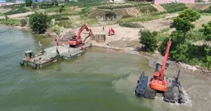 "Máy xúc biến hình của Trung Quốc: Giải cứu giữa lũ lụt!"