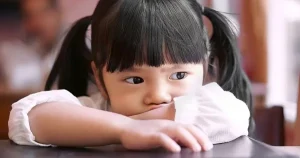 "4 bí mật của con mà mẹ vô tư tiết lộ: Đừng làm vậy!"