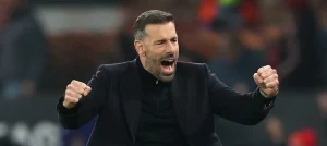 Ruud van Nistelrooy cạnh tranh với Solskjaer và Carrick cho vị trí tại Man United