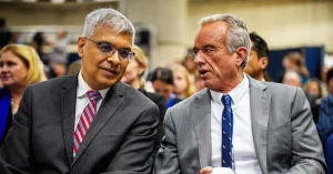 Tại Sao CDC Của RFK Hỗ Trợ Quyết Định Chung Về Vaccine?